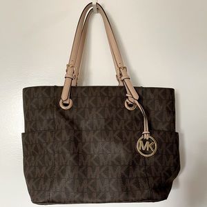 Michael Kors Jet Set Signature Tote